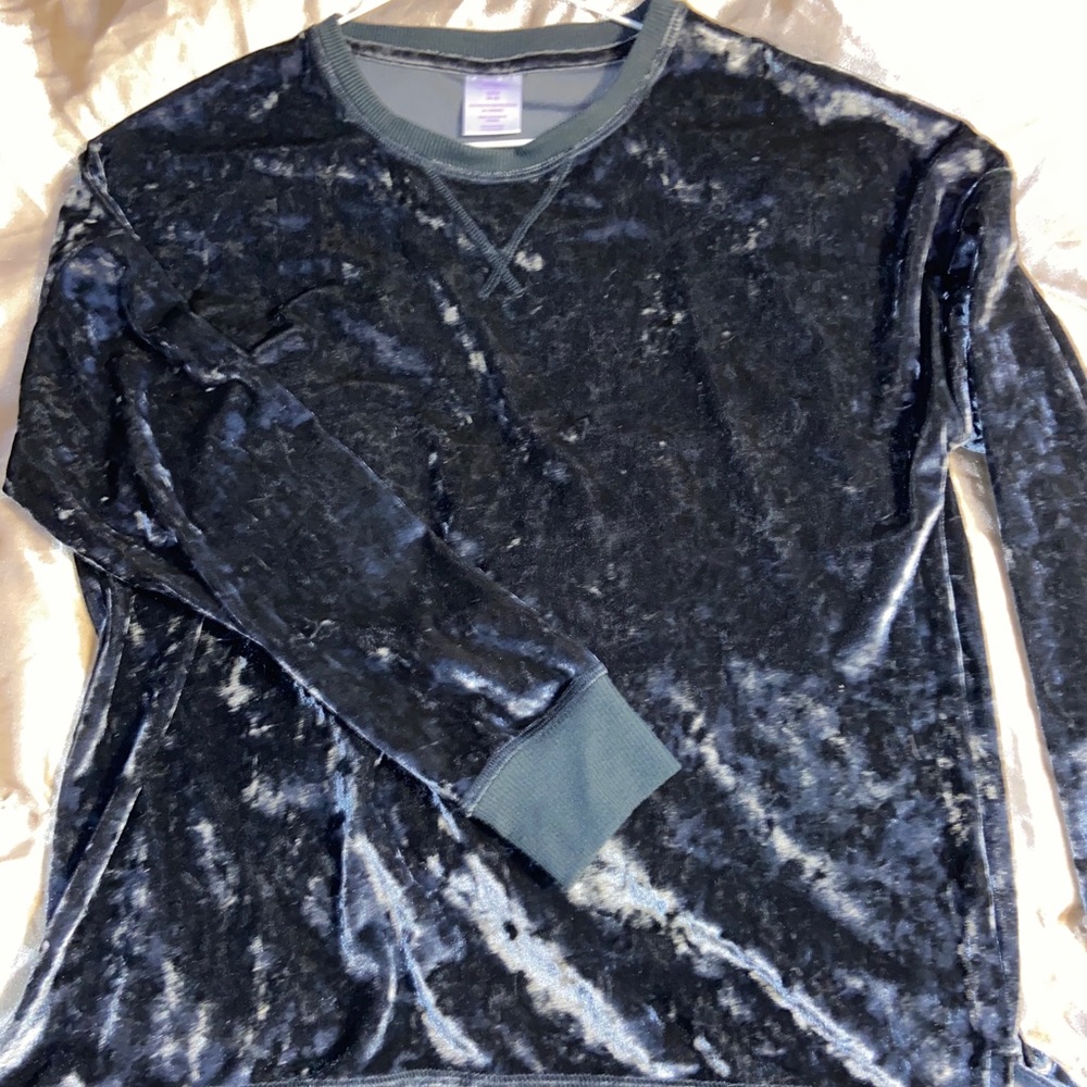 Small grey velvet crewneck